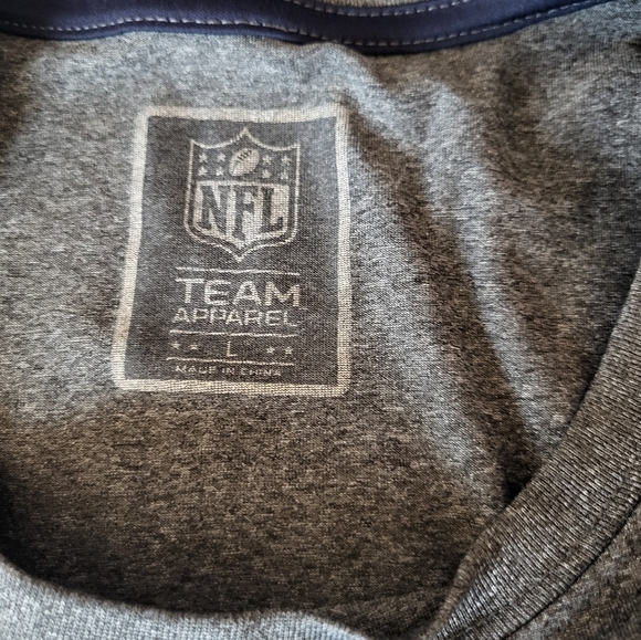 NFL Patriots Gray and Blue T-shirt, Size Large - Picture 3 of 4